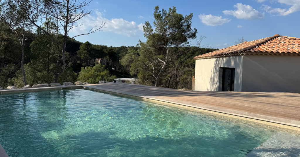 Les Champs Gallone - Maison d'hôtes avec jacuzzi privatif à La Roque d'Anthéron